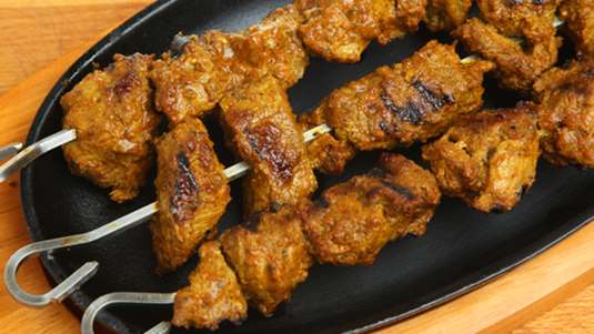 Μαρινάδα με γιαούρτι για αρνίσια σουβλάκια